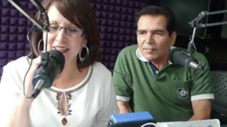  Mariela Valladares y Óscar Santana, conductores de 'Balcón Canario'.