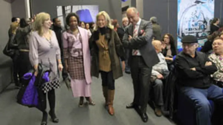  Santiago Camba y Corina Porro, a su llegada al acto de inauguraci&oacute;n de la muestra.