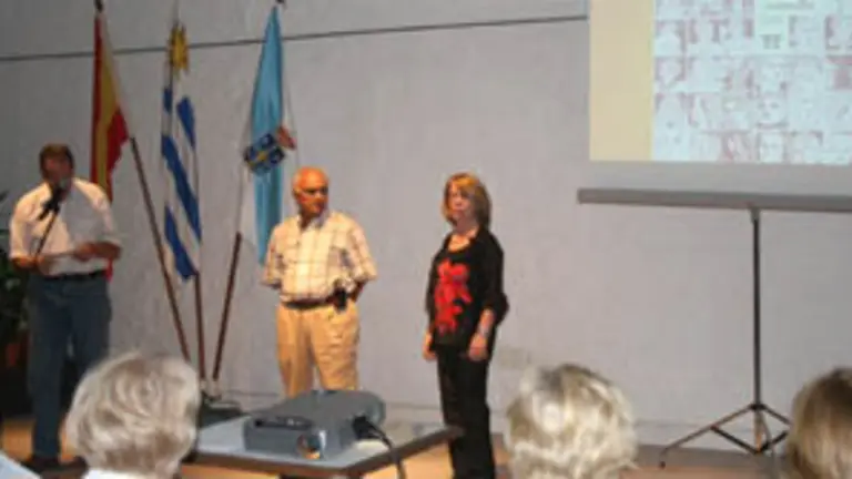  Miembros del Patronato aprovecharon el D&iacute;a de la Mujer para leer poemas.