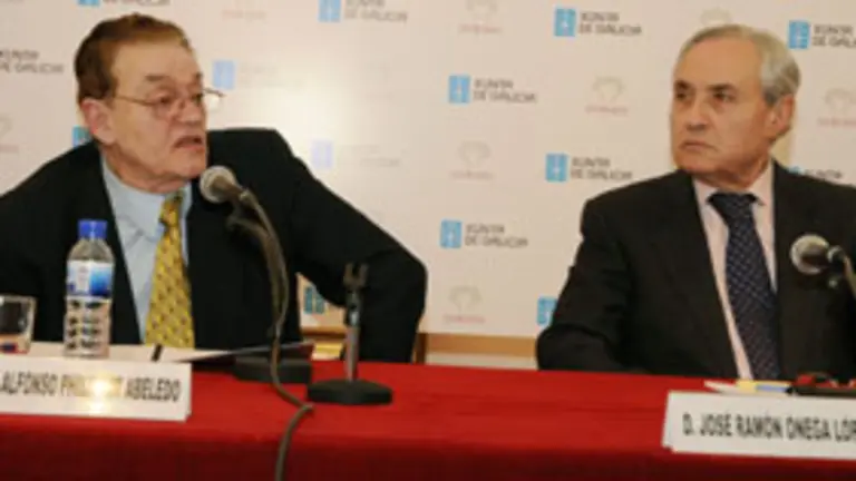  Alfonso Philippot &ndash;izda.&ndash;, junto al director de la &lsquo;Casa de Galicia&rsquo;, Jos&eacute; Ram&oacute;n &Oacute;nega.
