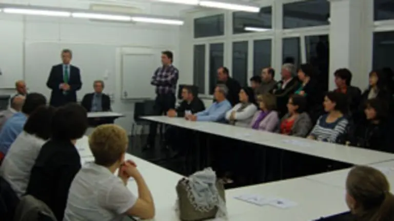 Alfonso Rueda se dirigi&oacute; a los asistentes a la entrega de diplomas. 