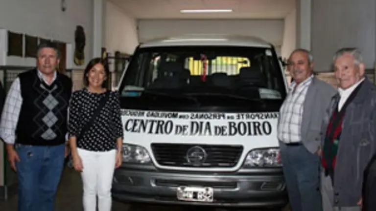 La conselleira de Traballo e Benestar visit&oacute; el Centro de D&iacute;a de la Sociedad Hijos de Boiro.