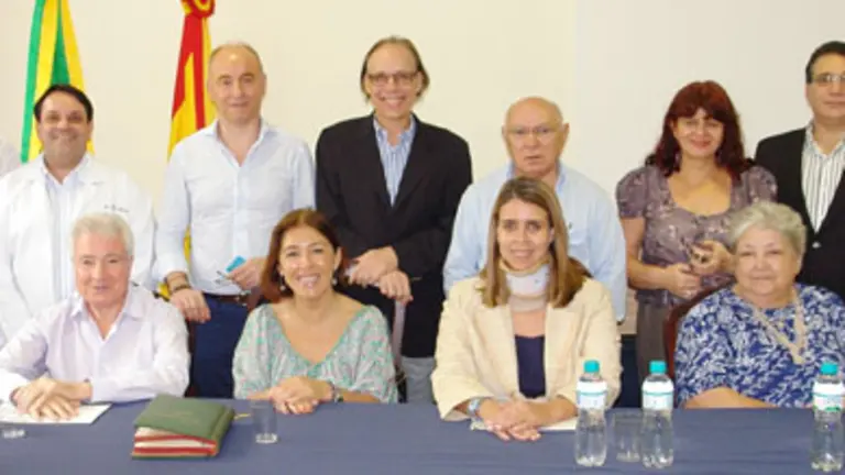 Beatriz Mato y Santiago Camba se reunieron con la Junta Directiva de la Sociedade Espanhola de Beneficencia. 