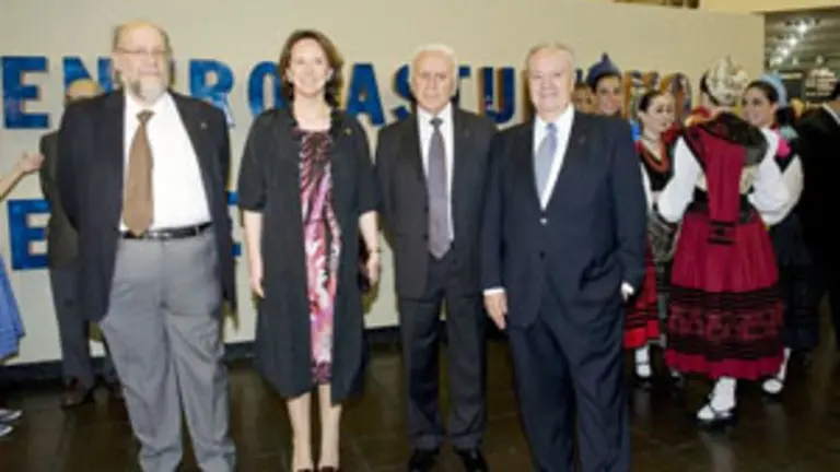  Directivos de ambas instituciones, durante la visita. 