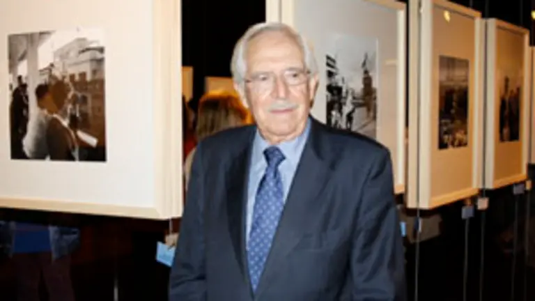 El fotoperiodista coru&ntilde;&eacute;s, que trabaj&oacute; para &lsquo;La Voz de Galicia&rsquo;, se desplaz&oacute; a Vigo en varias ocasiones para inmortalizar el embarque de emigrantes. 