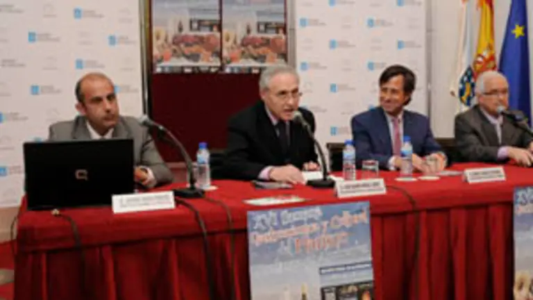  De izda. a dcha., Javier Pad&iacute;n, Jos&eacute; Ram&oacute;n &Oacute;nega, Ignacio Garc&iacute;a de Vinuesa y Ovidio Cadenas, durante la presentaci&oacute;n de la XVI Semana Gastron&oacute;mica y Cultural del Marisco, el pasado jueves.