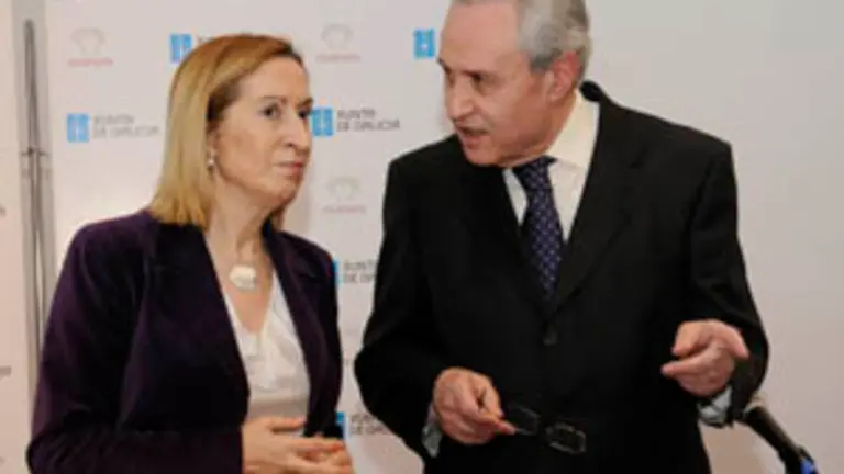  Ana Pastor y Jos&eacute; Ram&oacute;n &Oacute;nega, durante el acto de inauguraci&oacute;n.