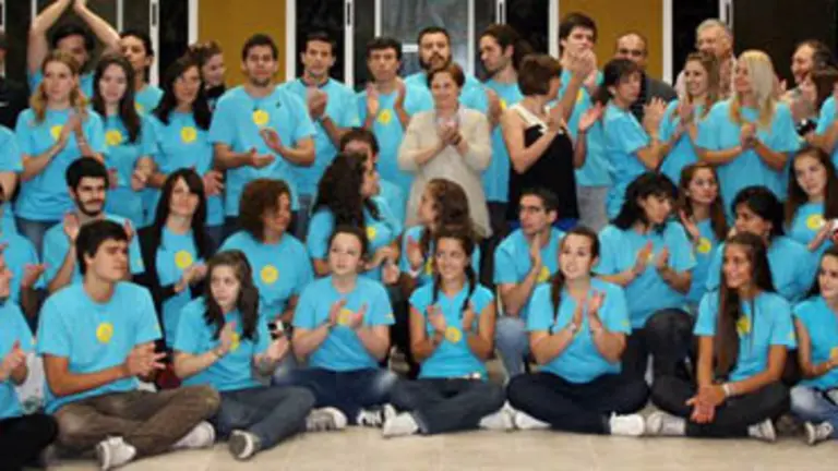  Ramos y Serrano, junto a alumnos y profesores de las jornadas de la Escuela de Asturian&iacute;a celebradas en Argentina.
