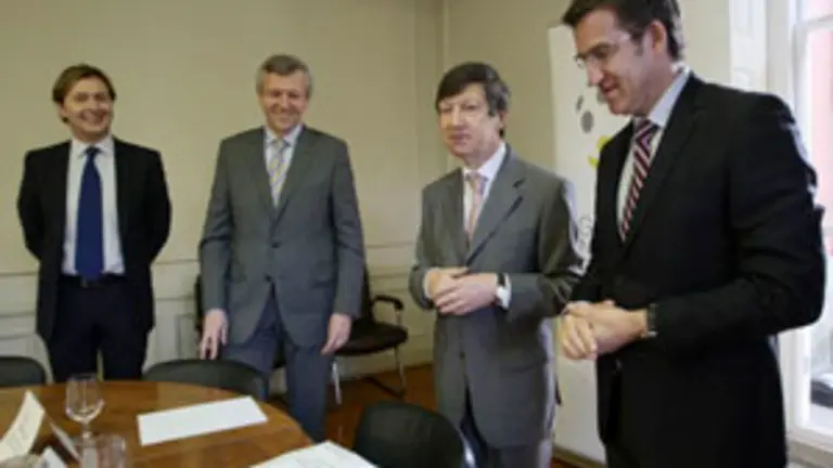 Carlos Lage y Alberto N&uacute;&ntilde;ez Feij&oacute;o, acompa&ntilde;ados por Jes&uacute;s Gamallo y Alfonso Rueda.