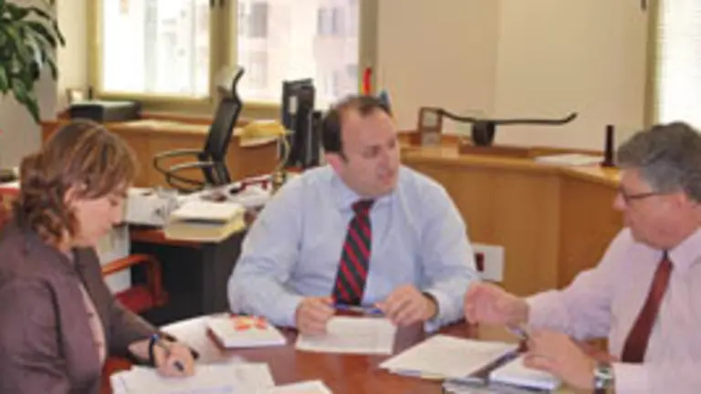  María Méndez, Ricardo Fernández de la Puente, Alberto Delgado, durante el encuentro que mantuvieron la semana pasada.