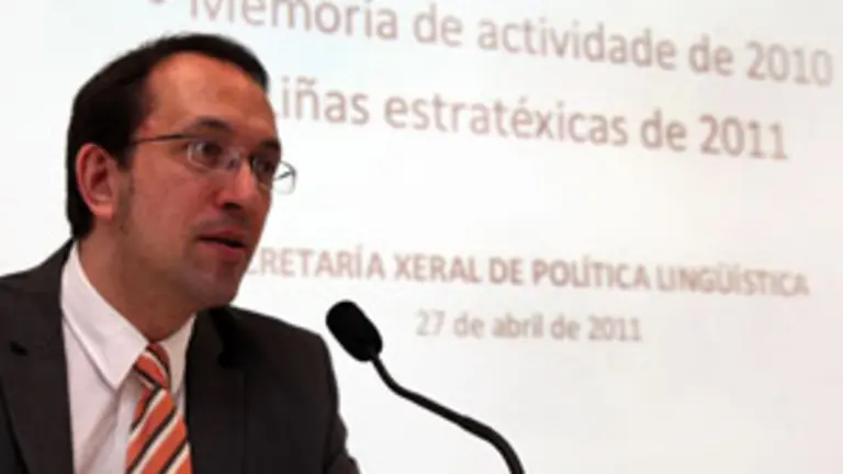 Anxo Lorenzo present&oacute; el balance de 2010 y las iniciativas de la Secretar&iacute;a Xeral de Pol&iacute;tica Ling&uuml;&iacute;stica. 