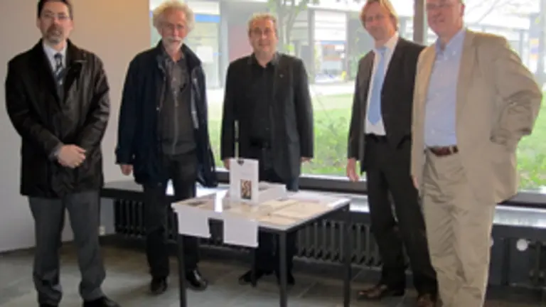  Los participantes en el acto que tuvo lugar en Kiel.