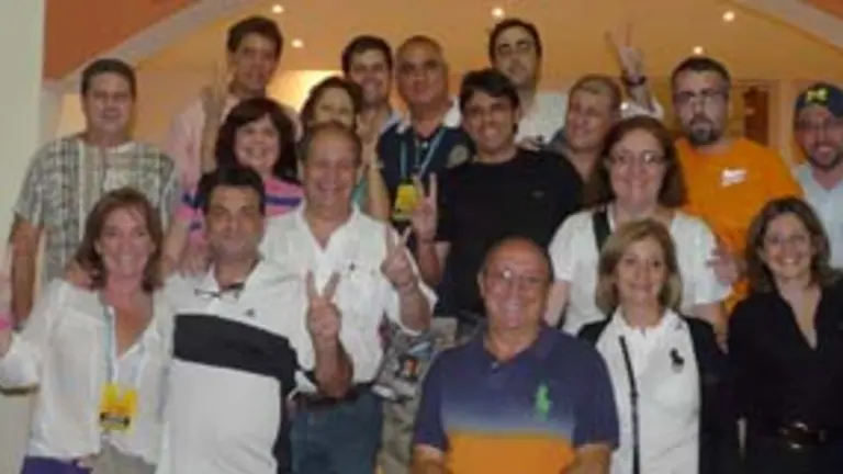 Antonio Pi&ntilde;&oacute;n Mart&iacute;n, junto a parte de su Consejo Directivo e integrantes del Grupo Uni&oacute;n, celebran los resultados electorales. 