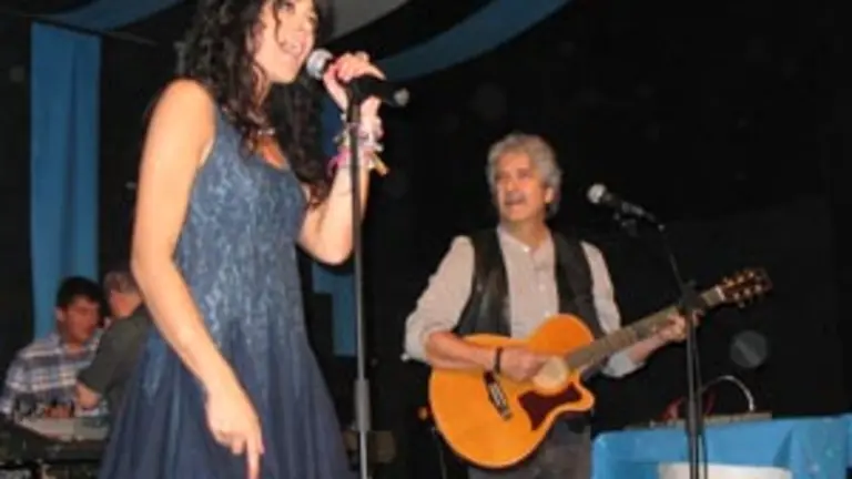  Luc&iacute;a P&eacute;rez y Chema Pur&oacute;n, durante su actuaci&oacute;n en la ciudad suiza de Ginebra.