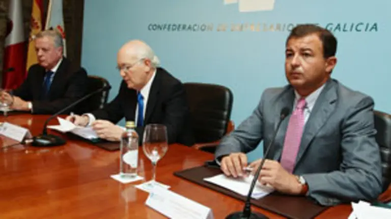  Javier Guerra &ndash;1&ordm; dcha.&ndash; asisti&oacute; a la inauguraci&oacute;n de la jornada sobre M&eacute;xico.