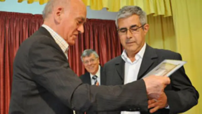  Un momento de la entrega de premios del certamen de poesía.