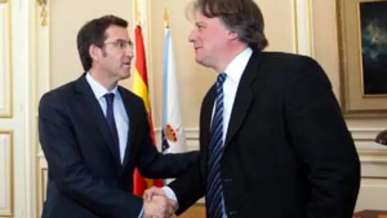  Alberto N&uacute;&ntilde;ez Feij&oacute;o saluda al ministro uruguayo, Fernando Lorenzo Estefan.