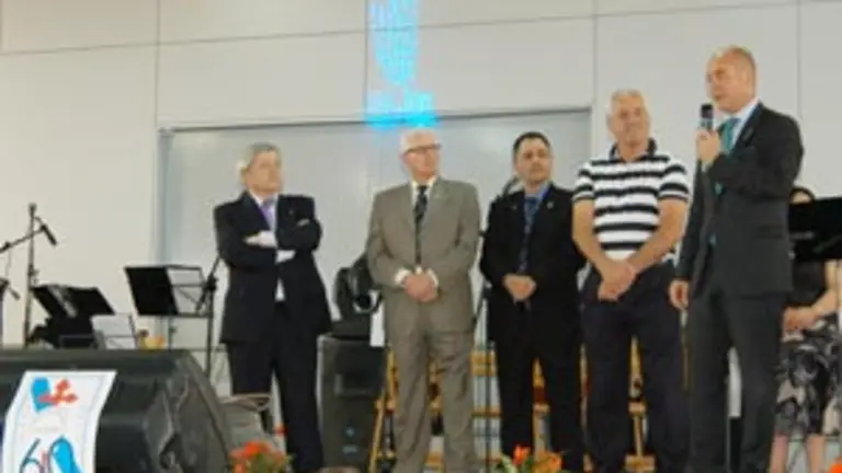 Santiago Camba se dirige a los asistentes al acto. 