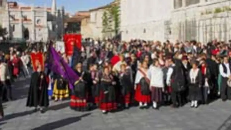  Los trajes tradicionales de cada provincia fueron uno de los atractivos del encuentro.