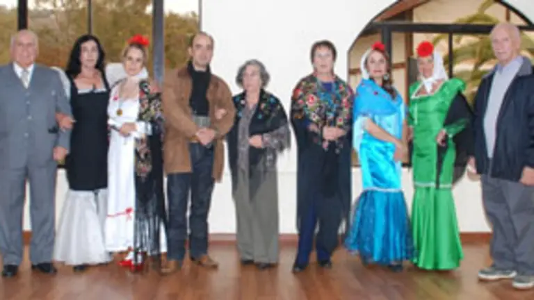 Directivos y miembros de la Colectividad Madrileña de Valparaíso, durante la celebración.