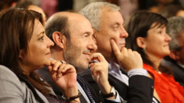  Rubalcaba y Pachi V&aacute;zquez, durante el mitin en Ourense.