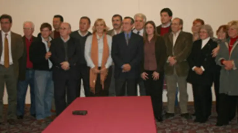  Los integrantes de la lista 5, durante la presentaci&oacute;n de la candidatura.