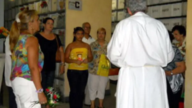  El padre Alberto Garc&iacute;a ofici&oacute; la ceremonia religiosa.