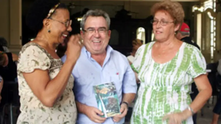  Doreya V&eacute;liz y Caridad Fern&aacute;ndez, con Pedro Mart&iacute;nez.