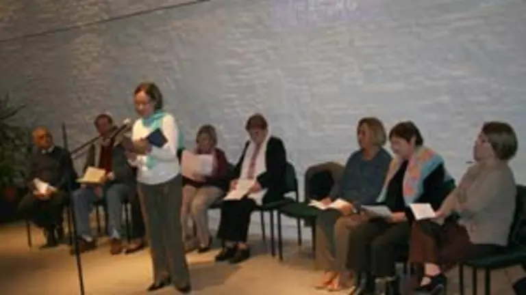  Integrantes del &lsquo;obradoiro de declamaci&oacute;n&rsquo;, durante la celebraci&oacute;n en el Patronato da Cultura Galega.