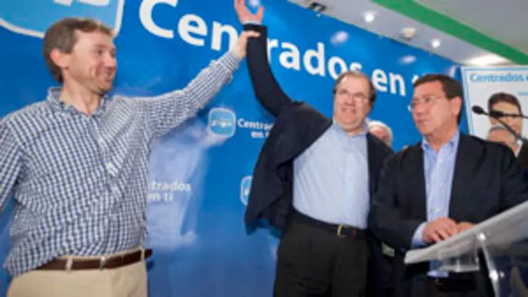  Juan Vicente Herrera celebra la victoria electoral.