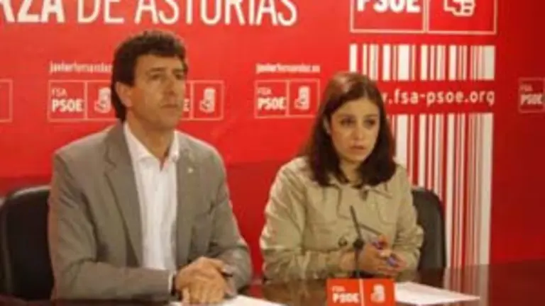  Jes&uacute;s Guti&eacute;rrez y Adriana Lastras, durante la rueda de prensa. 