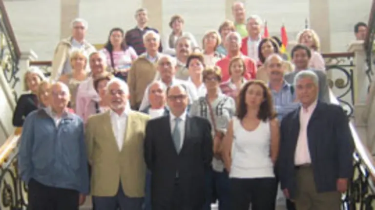  Foto de familia de la expedición que visitó la Diputación de Palencia.