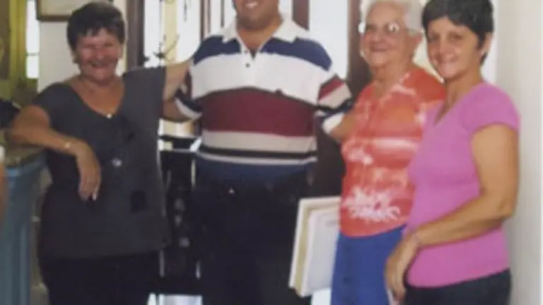  Alina I. Primo Fez -a la izda.- es la presidenta de la instituci&oacute;n. 