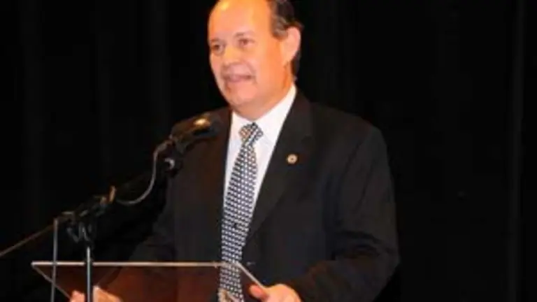  Antonio Pi&ntilde;&oacute;n, durante su intervenci&oacute;n en la toma de posesi&oacute;n de la nueva Junta. 