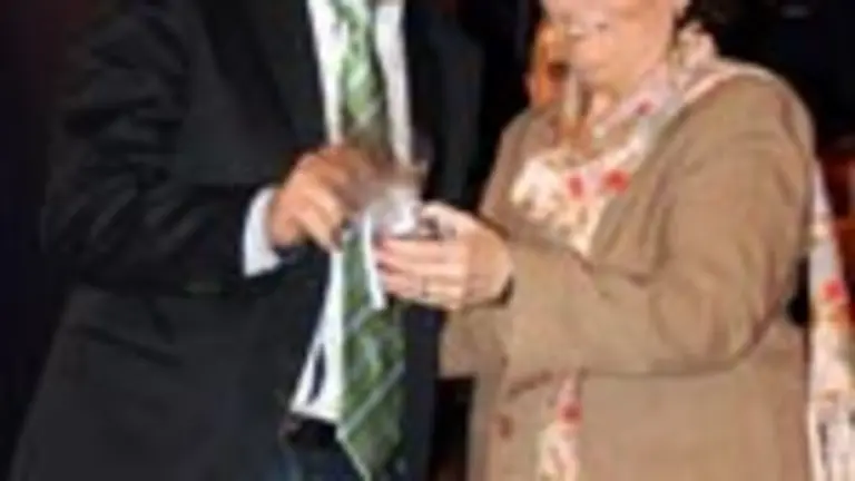  Ovidio Rodeiro y Dora Pegito, presidenta de la Sociedad Parroquial de Vedra.