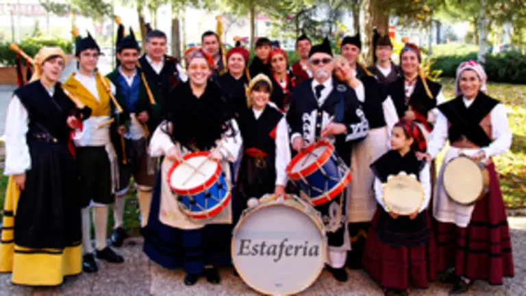  Imagen del grupo de gaitas &lsquo;Estaferia&rsquo;, que componen m&uacute;sicos del Centro Asturiano &lsquo;Aires de Asturias&rsquo;.