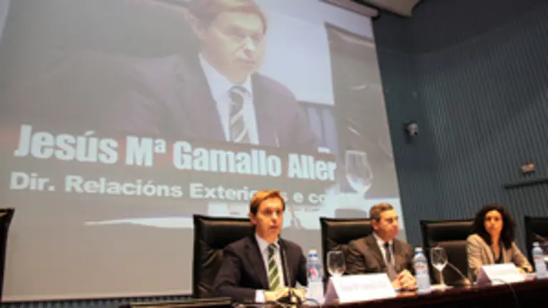  Jes&uacute;s Gamallo, con Pablo Figueroa, en las jornadas sobre normativa de ayudas de cooperaci&oacute;n internacional.