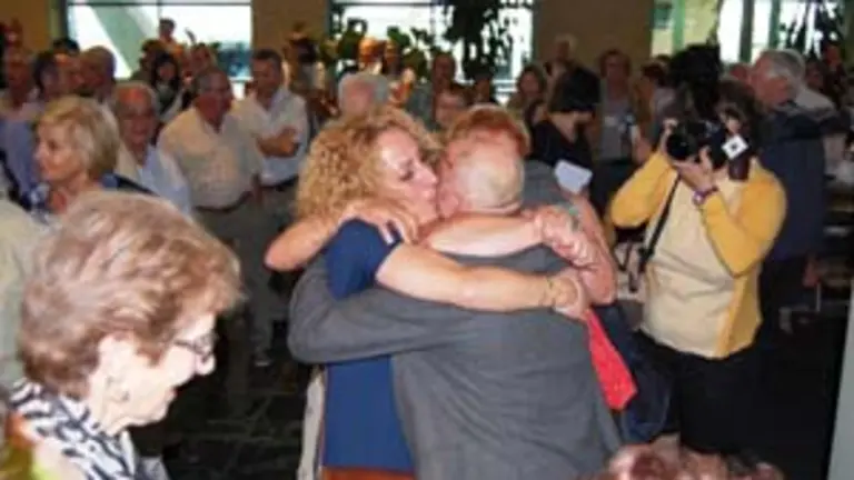  La emoci&oacute;n fue la nota dominante en el 'Reencontro' con los familiares. 