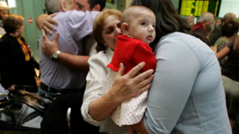 Hasta los m&aacute;s peque&ntilde;os estuvieron en Lavacolla recibiendo a los participantes en &lsquo;Reencontros&rsquo;. 
