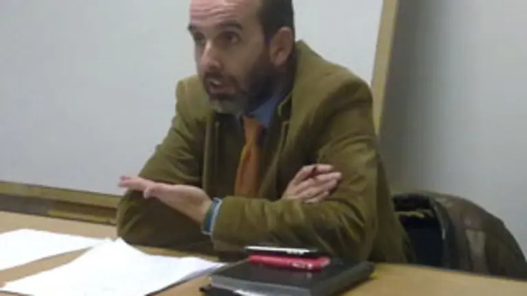 Jos&eacute; Antonio Fern&aacute;ndez, durante la charla a los j&oacute;venes. 