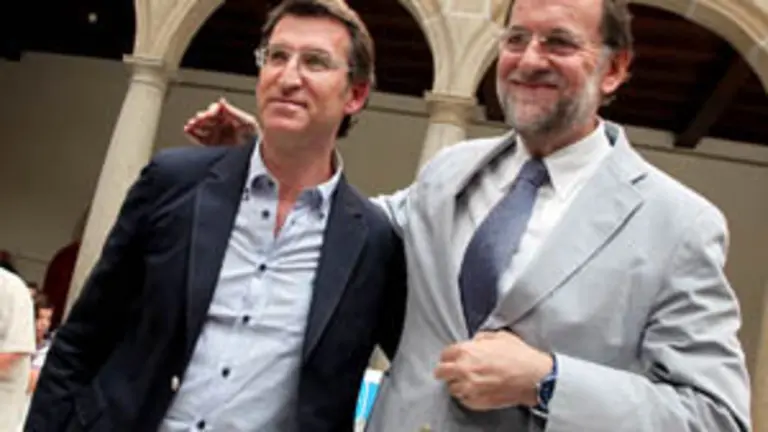 Mariano Rajoy y Alberto N&uacute;&ntilde;ez Feij&oacute;o, a su llegada al encuentro celebrado por el PP en Santiago. 