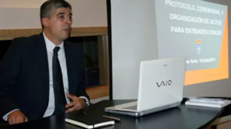 Ildefonso de la Campa, durante la primera conferencia que ofreci&oacute; en el Centro Galicia. 