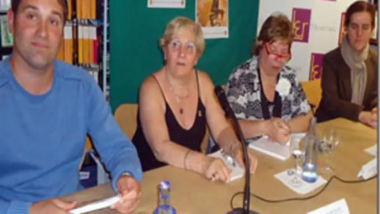 Un momento de la presentaci&oacute;n del libro en Santa Comba. 