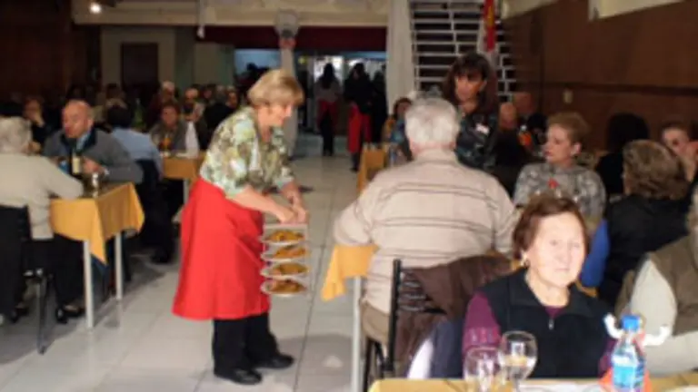 Un momento del almuerzo del Centro de Bahía Blanca. 