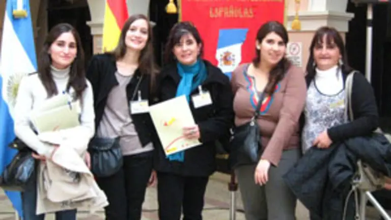  Jóvenes del Centro Madrileño de Rosario, durante la celebración de la Jornada que tuvo lugar en Santa Fe.