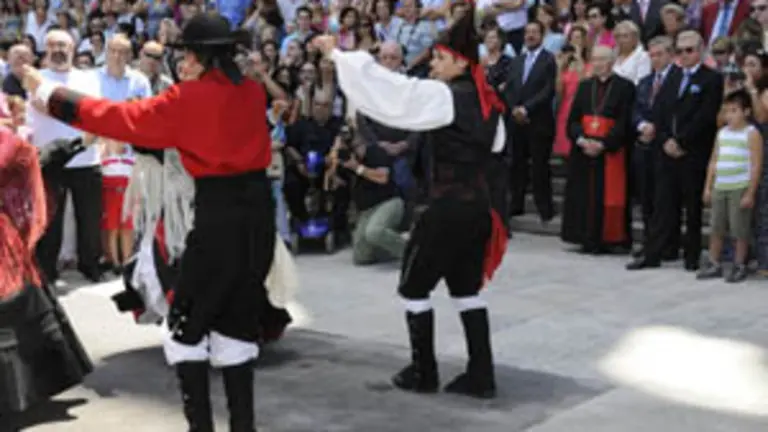  La m&uacute;sica y el baile tradicional gallego estuvo presente en la celebraci&oacute;n, que fue seguida por las autoridades.