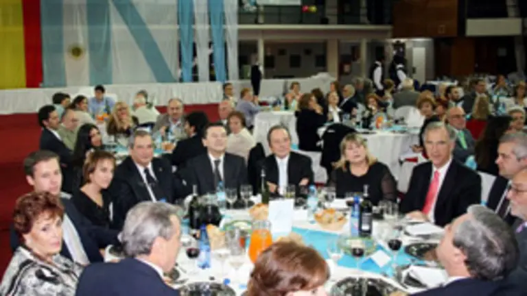  El banquete reuni&oacute; en la sede de la entidad a centenares de dirigentes e invitados.