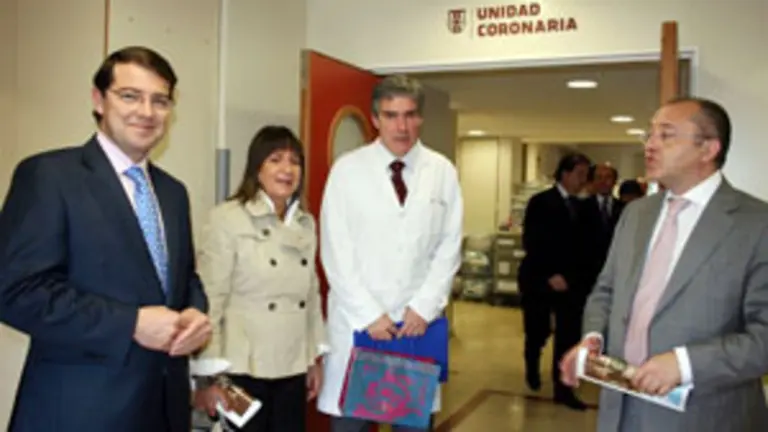  Alfonso Fernández Mañueco y Félix Colsa, durante una visita al Hospital Español de Buenos Aires.