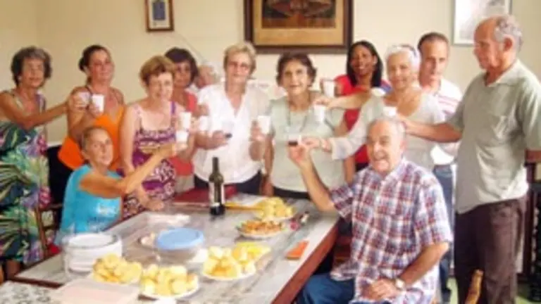  Los grandaleses en La Habana brindaron con motivo de la festividad de su patr&oacute;n.