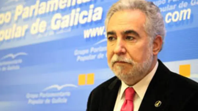  El portavoz de Emigracion del PPdeG, Miguel Santalices analiz&oacute; el informe del Consello de Contas.